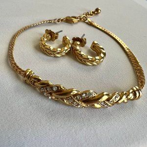 New Old Stock Avon NR Rhinestone Gold Tone Bracelet Earrings Set Original Box